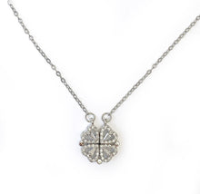Charger l'image dans la galerie, Pendentifs Strass TREFLE ouvert Coeurs de Chance doré ou argenté