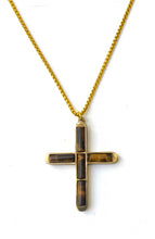 Charger l'image dans la galerie, Pendentif croix plaqué or 18K avec pierre naturelle oeil de tigre marron