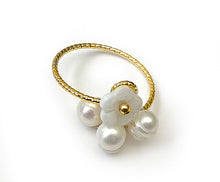 Charger l'image dans la galerie, Bague Fleur et Perles de Nacre - K1658 -