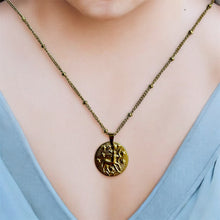 Charger l'image dans la galerie, Le pendentif du Zodiaque Doré - SAGITTAIRE - D1858 -
