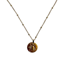 Charger l'image dans la galerie, Le pendentif du Zodiaque Doré - SCORPION - D1859 -
