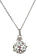 Charger l'image dans la galerie, Pendentif d'aromathérapie Boule Argenté et fleurs blanches - D1772 -
