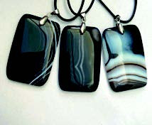 Charger l'image dans la galerie, Pendentif d’Equilibre en Agate Noire Rayée - D1442 -