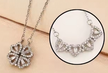 Charger l'image dans la galerie, Pendentifs Strass TREFLE ouvert Coeurs de Chance doré ou argenté