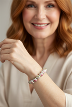 Charger l'image dans la galerie, Photo portée - Bracelet Fleurs de Sérénité A1953 - femme rousse