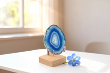 Charger l'image dans la galerie, Tranche Agate Bleue sur présentoir fenêtre