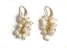 Charger l'image dans la galerie, Paire de Boucles d'Oreilles Grappe en Nacre - B1342 -