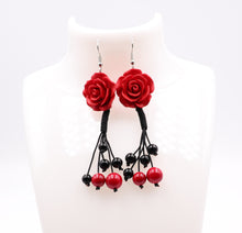 Charger l'image dans la galerie, Boucles d'Oreille Roses Cinabre et Onyx - B1039 -