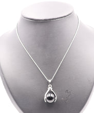 Charger l'image dans la galerie, Pendentif Mains et Pierre Chakras - Proposé en 8 pierres de couleurs différentes -