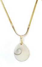 Charger l&#39;image dans la galerie, Pendentif Goutte Œil de Sainte Lucie - D1936 -
