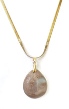 Charger l&#39;image dans la galerie, Pendentif Goutte Œil de Sainte Lucie - D1936 -
