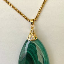 Charger l&#39;image dans la galerie, Pendentif en Malachite - Acier Inoxydable doré- D1958 -
