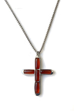 Charger l'image dans la galerie, Pendentif croix argenté avec pierre naturelle agate rouge
