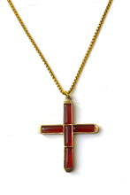 Charger l'image dans la galerie, Pendentif croix plaqué or 18K avec pierre naturelle agate rouge
