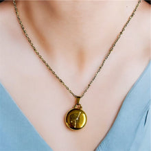 Charger l&#39;image dans la galerie, Pendentif du Zodiaque Doré et Blanc - 12 signes -
