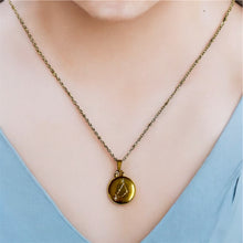 Charger l&#39;image dans la galerie, Pendentif du Zodiaque Doré et Blanc - CAPRICORNE - D1866  -
