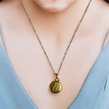 Charger l&#39;image dans la galerie, Pendentif du Zodiaque Doré et Blanc - 12 signes -
