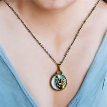 Charger l&#39;image dans la galerie, Pendentif du Zodiaque Doré et Blanc - 12 signes -
