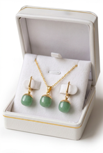 Charger l'image dans la galerie, Parure en aventurine verte dans son écrin blanc

