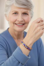 Charger l'image dans la galerie, Photo portée - Bracelet AM1930 - femme 65 ans
