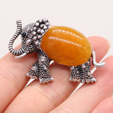 Broche Eléphant Porte Bonheur - Proposée en 7 pierres de couleurs différentes -